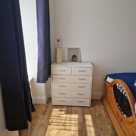 Beautiful 1-Bed Apartment In קורק מראה חיצוני תמונה