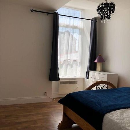 Beautiful 1-Bed Apartment In קורק מראה חיצוני תמונה