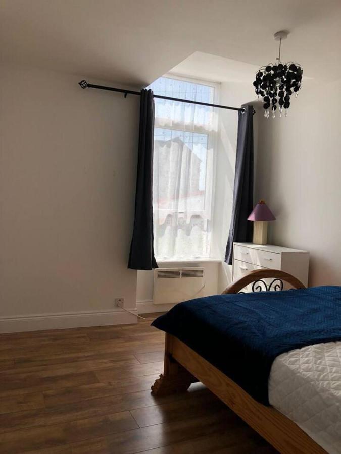 Beautiful 1-Bed Apartment In קורק מראה חיצוני תמונה