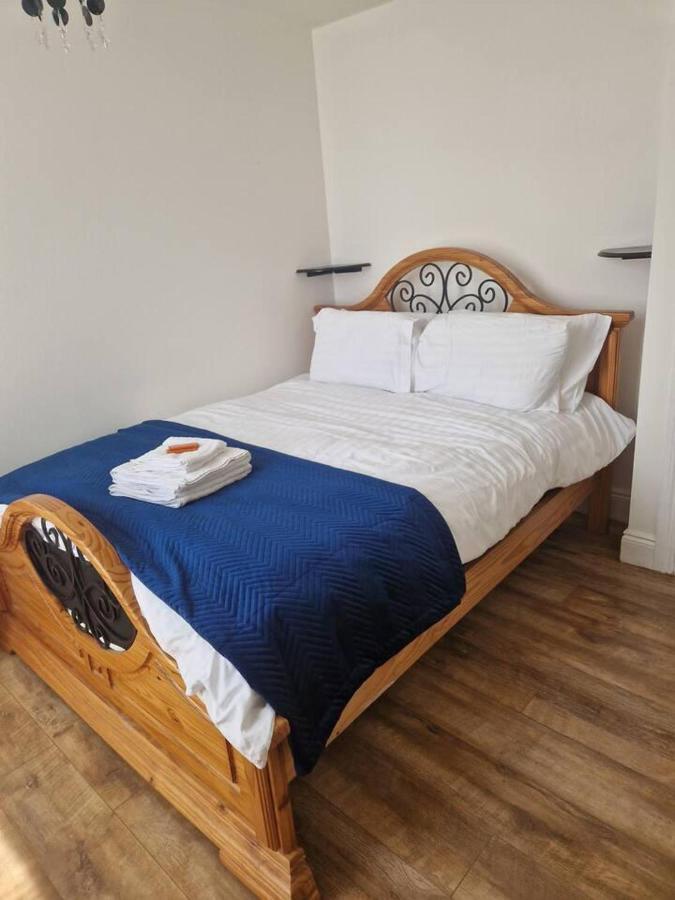 Beautiful 1-Bed Apartment In קורק מראה חיצוני תמונה