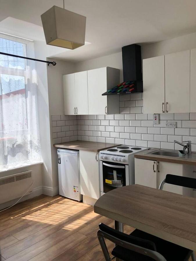 Beautiful 1-Bed Apartment In קורק מראה חיצוני תמונה
