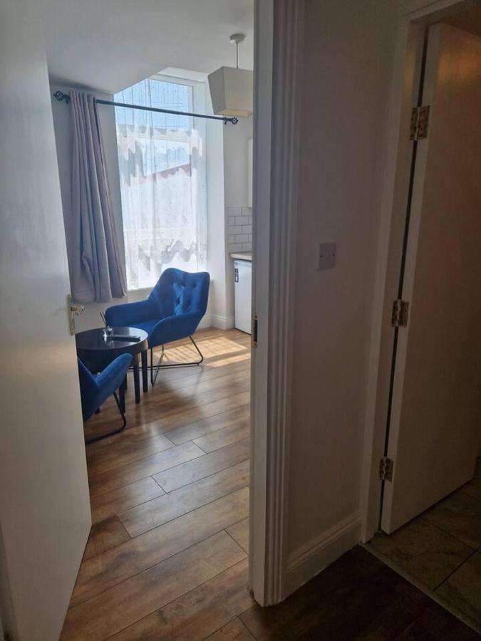 Beautiful 1-Bed Apartment In קורק מראה חיצוני תמונה